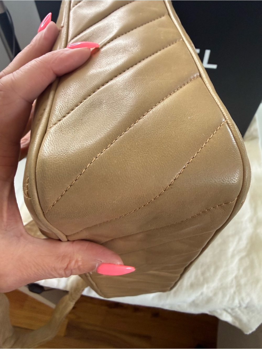 Chanel Vintage Beige Large Lambskin Camera Bag - Picture 15 of 15
